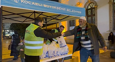 Büyükşehir kandilde simit dağıttı