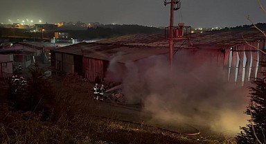 Çayırova’da bir fabrika alevlere teslim oldu