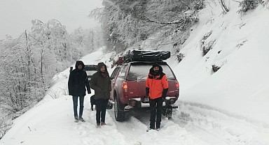 Kara saplanan 12 kişinin yardımına karla mücadele ekipleri yetişti