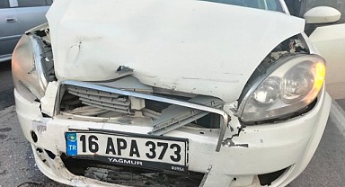Kontrolden çıkan araç ağaca çarptı! 1 çocuk yaralandı