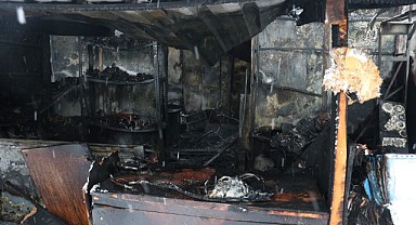 Prefabrik ev cayır cayır yandı!