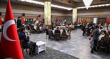Aktaş çifti ve Büyükakın iftarını çocuklarla açtı