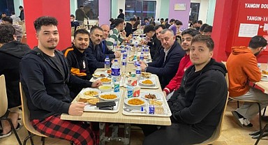 Aktaş ve Büyükakın iftarını öğrencilerle açtı
