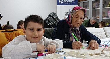 Çınarlar torunlarıyla boyama yaptı