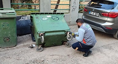 Çöp konteynerleri yerinde tamir ediliyor