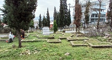 Dilovası’nda mezarlıklar temizleniyor