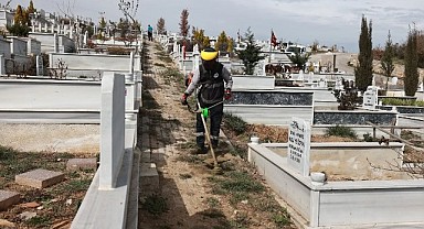 Gebze’de mezarlıklar bayrama hazırlanıyor