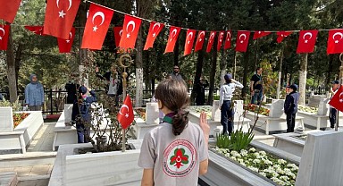 İLKÇEV, Gebze şehitliğini ziyaret etti