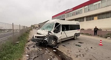 İşçi servisi tırla çarpıştı! 8 kişi yaralandı