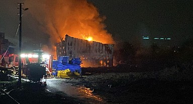 Kartepe’de geri dönüşüm fabrikası cayır cayır yandı