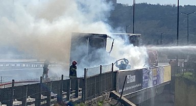 Lastiği patlayan tır alev alev yandı