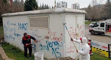 Trafo yazıları boyanarak temizlendi