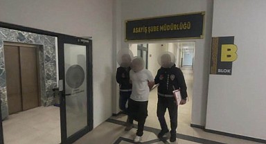 Boynundan bıçaklamıştı! Yakalandı