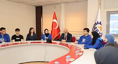 Büyükgöz gençleri makamında ağırladı
