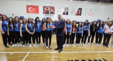 Okullar arası turnuvada ödüller verildi