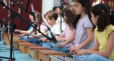 Orff Orkestrası minikleri büyüledi