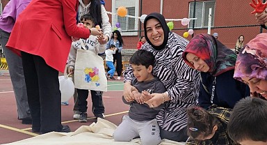 Özel çocuklar düzenlenen etkinliklerle eğlendi