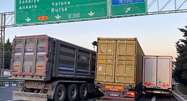 TEM’de zincirleme kaza! Trafik kilitlendi