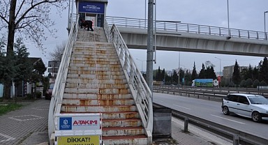 Üst geçitlere tek tek elden geçiriliyor