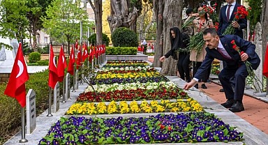 Vali Aktaş polis şehitliğini ziyaret etti