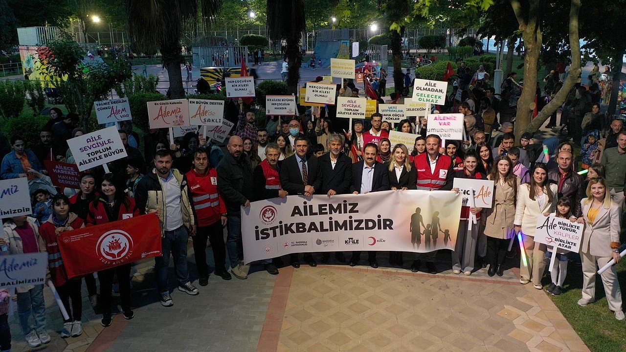 Başiskele'de aileler istikbal için yürüdü