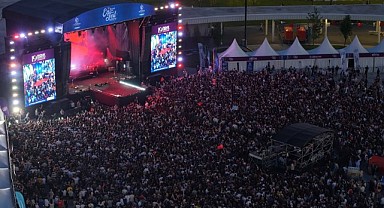 Büyükakın, “Harikasınız gençler”