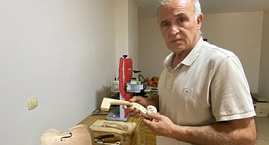 Çocukluk yıllarında aldığı keman emeklilikte gelir kapısı oldu