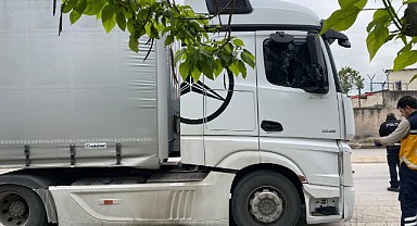 Genç adam tırda asılı halde bulundu