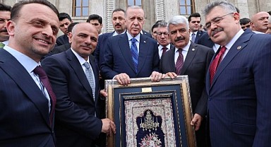 İlk halı, Cumhurbaşkanı Erdoğan’a hediye edildi