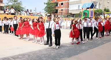 Minik yürekler annelerini unutmadı