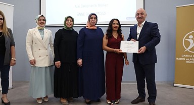 ‘Anne Okulu’ ilk mezunlarını verdi