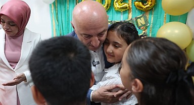 Bıyık öğrencilerin karne heyecanına ortak oldu