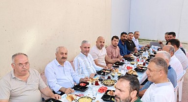 Büyükgöz esnafla kahvaltı yaptı