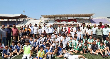 Büyükgöz minik sporcuları yalnız bırakmadı