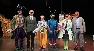 Çayırovalı minikler, tiyatro ile geri dönüşüm bilinci kazandı