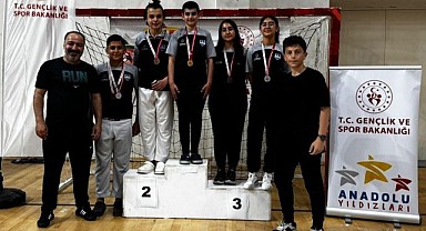 Çayırovalı sporcular kupaları topladı
