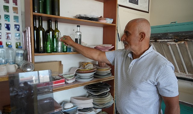 Çöpten toplanan camlar, onun elinde sanat eserine dönüşüyor