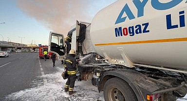 Gaz yüklü tankerin motorunda çıkan yangın korkuttu