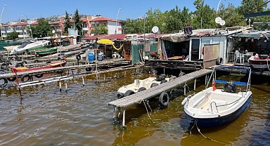 İzmit Körfezi’nde deniz yüzeyi kahverengiye döndü
