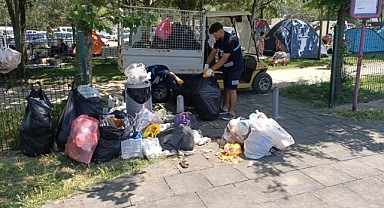 Mavi Bayraklı plajlarda temizlik çalışması aralıksız sürüyor