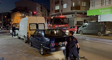 Motora giren kedi uzun uğraşlar sonucu kurtarıldı