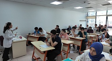 Öğrenciler YKS’ye gençlik merkezinde hazırlandılar