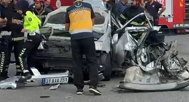 Otobüs ile otomobil çarpıştı! 3 kişi yaralandı