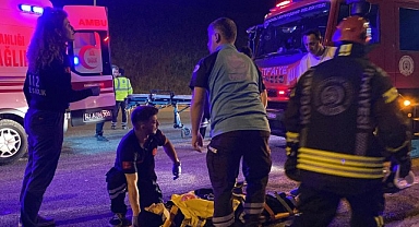 Otoyolda feci kaza! 12 kişi yaralandı