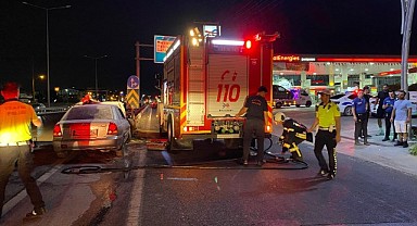 Bariyere saplanan otomobilden sağ salim kurtuldu!