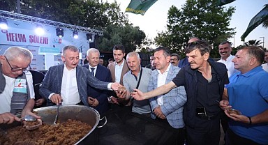 Başkan Büyükakın, kazanı açtı, ilk helvaları dağıttı