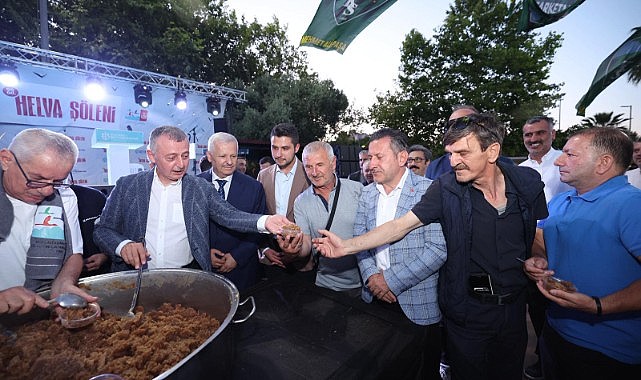 Başkan Büyükakın, kazanı açtı, ilk helvaları dağıttı