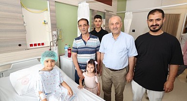 Başkan Büyükgöz’den sünnet olan miniklere moral ziyareti