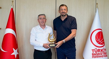 Çayırova Basketbol heyeti Türkoğlu’nu ziyaret etti