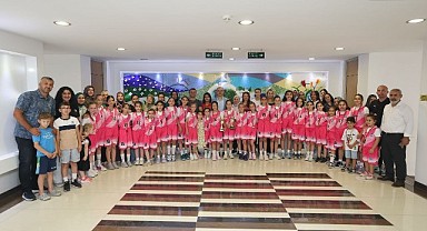 Çiftçi, minik basketbolcularla bir araya geldi